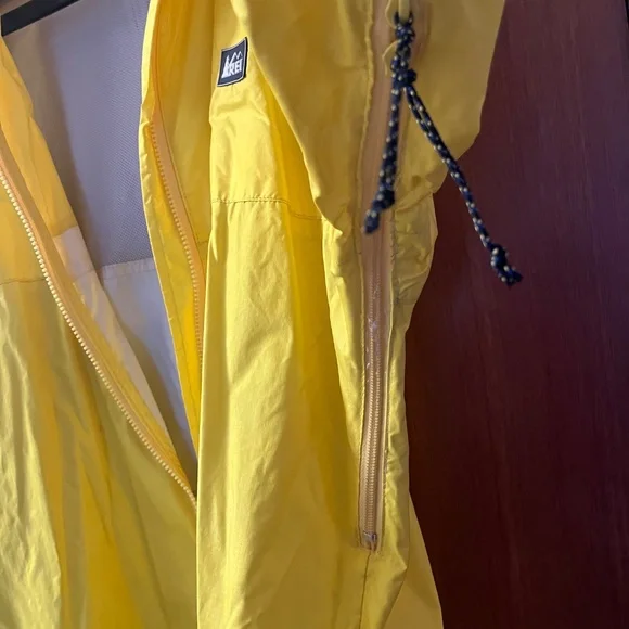 REI bright yellow raincoat (no hood, long in back for rear-end coverage) pockets - Picture 4 of 13